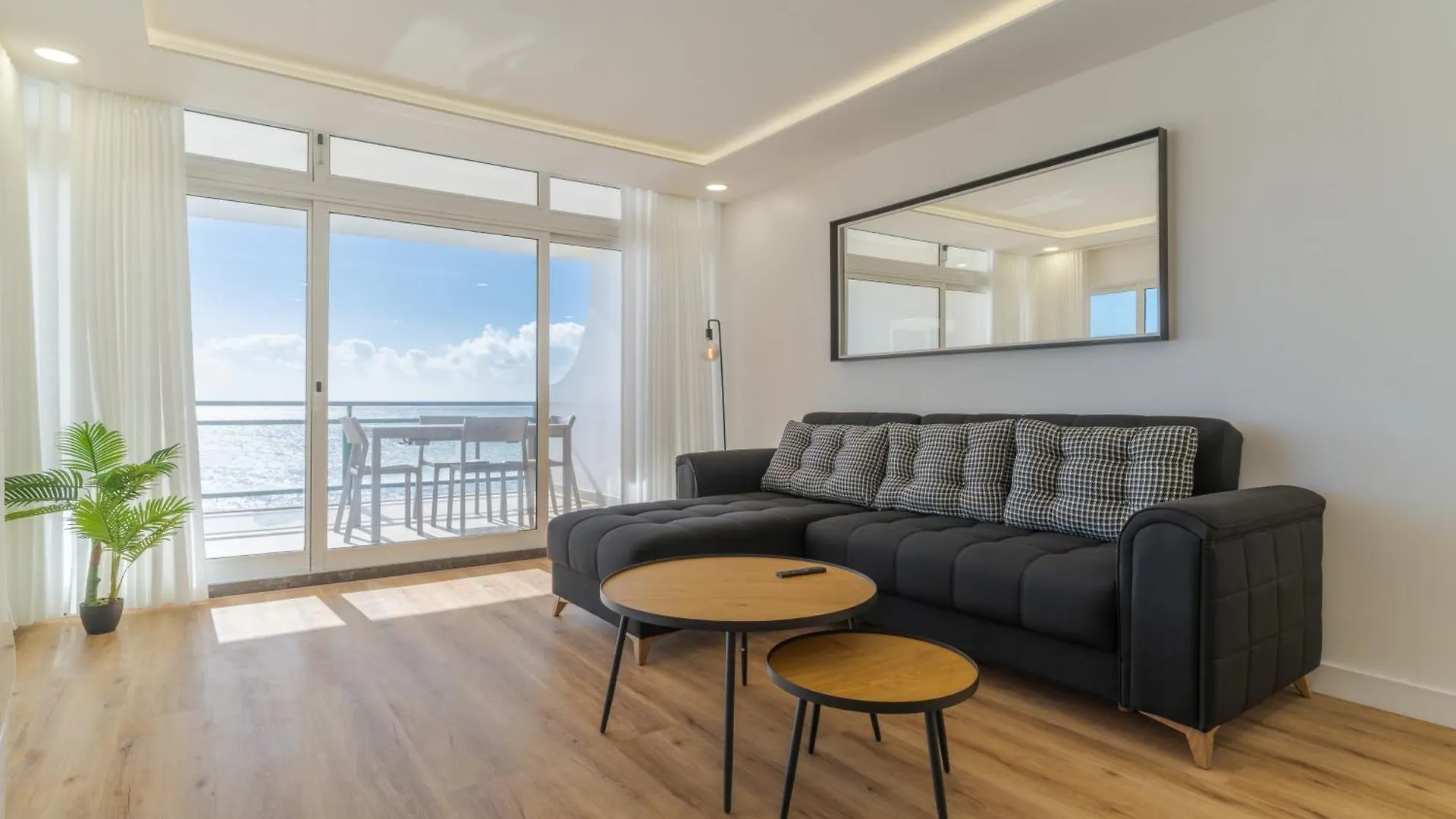 Hip Heaven Apartment On Beach 丰沙尔 0*,  葡萄牙